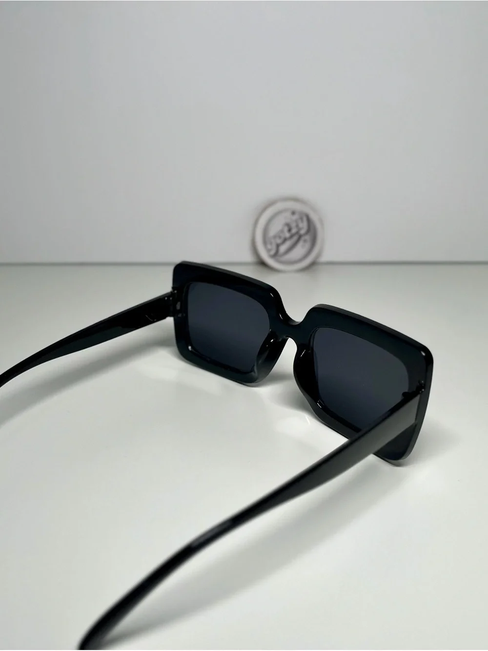 N/A stylish black